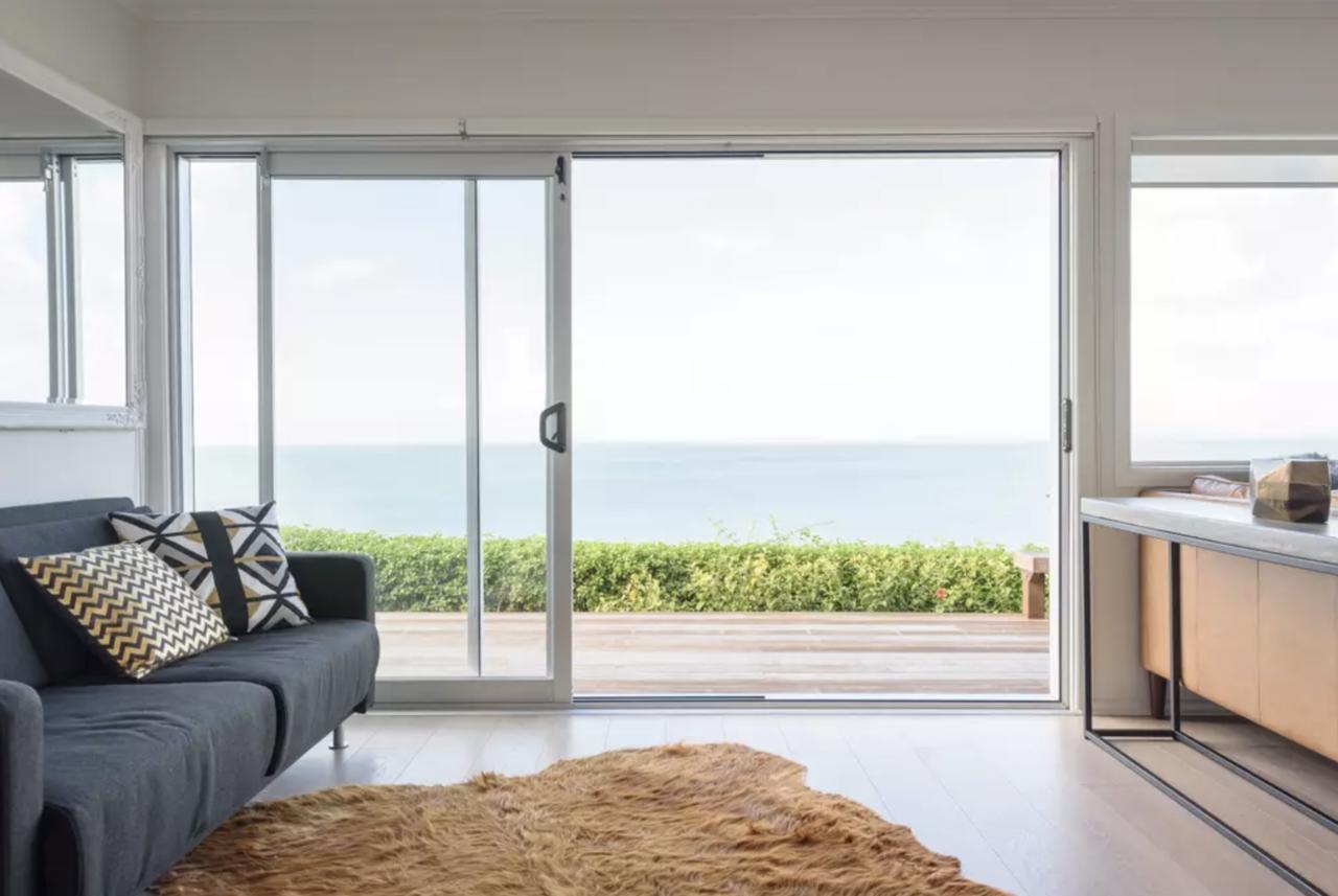 Luxury House With Clifftop Seaview Уангапараоа Экстерьер фото